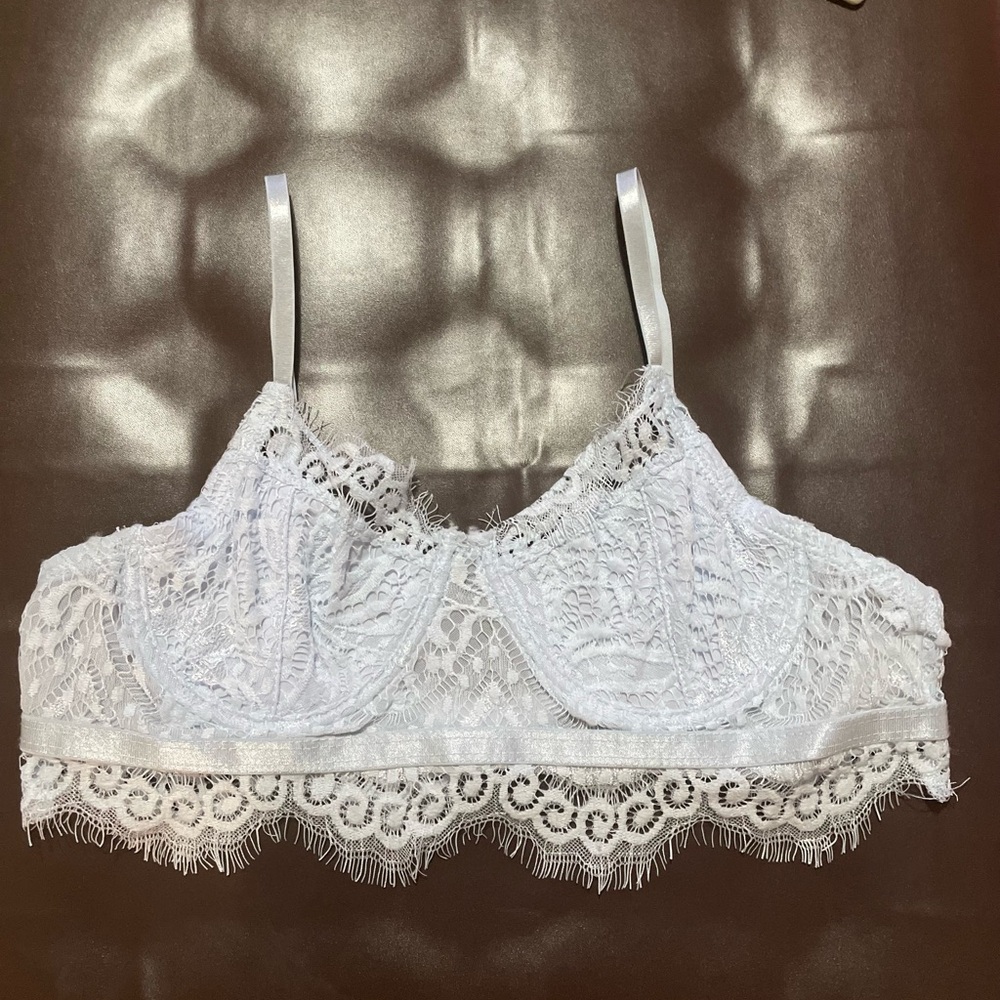 Iris White Lace Bra with Scalloped Trim